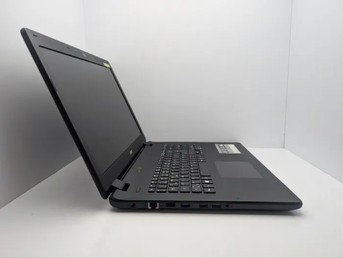 Ноутбук Acer Aspire ES1-731 / 17.3" (1600x900) TN / Intel Pentium N3700 (4 ядра по 1.6 - 2.4 GHz) / 8 GB DDR3 / 120 GB SSD / Intel HD Graphics / WebCam / DVD-ROM б/в - зображення 4