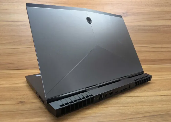 Ігровий ноутбук Dell Alienware 15 R4 / 15.6" (3840x2160) IPS / Intel Core i9-8950HK (6 (12) ядер по 2.9 - 4.8 GHz) / 16 GB DDR4 / 512 GB SSD / nVidia GeForce GTX 1080, 8 GB GDDR5X, 256-bit / WebCam / Windows 10 б/в - зображення 7