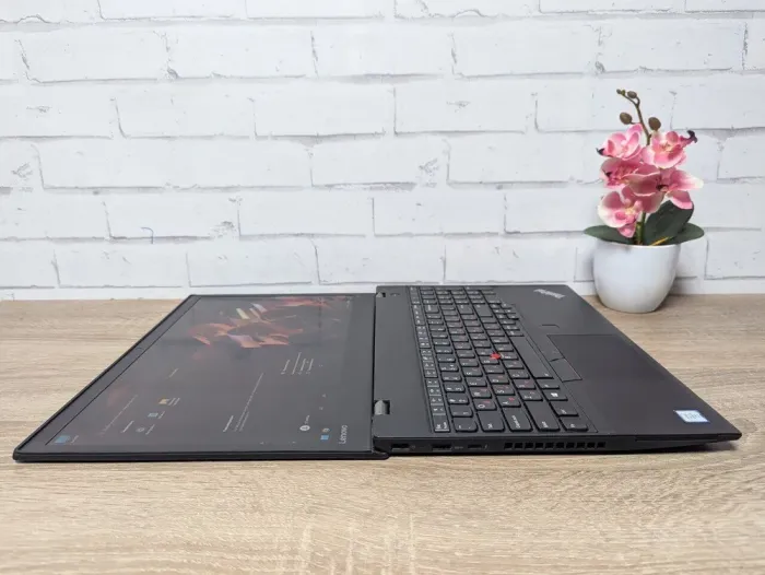 Ноутбук Б-клас Lenovo ThinkPad T570 / 15.6" (1920x1080) TN / Intel Core i7-6600U (2 (4) ядра по 2.6 - 3.4 GHz) / 16 GB DDR4 / 256 GB SSD / nVidia GeForce 940MX, 2 GB GDDR5, 64-bit / WebCam б/в - зображення 7