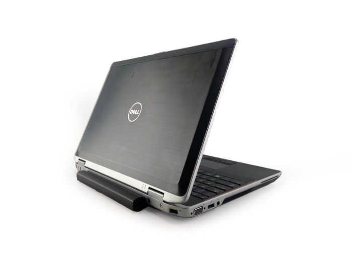 Ноутбук Dell Latitude E6520 / 15.6" (1600x900) TN / Intel Core i7-2620M (2 (4) ядра по 2.7 - 3.4 GHz) / 8 GB DDR3 / 240 GB SSD / Intel HD Graphics 3000 / DVD-ROM б/в - зображення 4