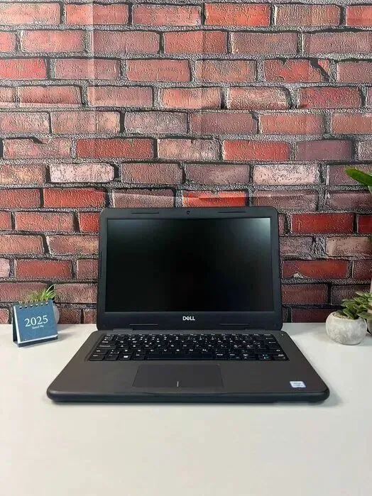 Ультрабук Dell Latitude 3310 / 13.3" (1366x768) TN / Intel Core i5-8265U (4 (8) ядра по 1.6 - 3.9 GHz) / 8 GB DDR4 / 256 GB SSD / Intel UHD Graphics / WebCam / Win 10 Pro б/в - зображення 2