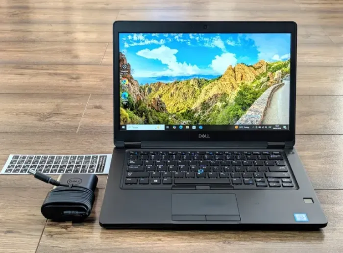 Ультрабук Dell Latitude 5490 / 14" (1920x1080) IPS / Intel Core i5-7300U (2 (4) ядра по 2.6 - 3.5 GHz) / 8 GB DDR4 / 128 GB SSD / Intel HD Graphics 620 / WebCam / HDMI / Windows 11 б/в - зображення 2