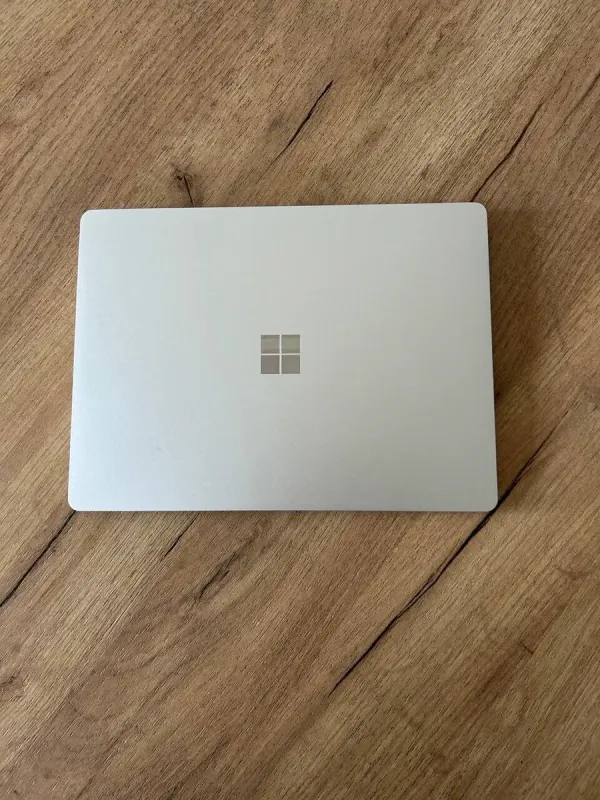 Нетбук Microsoft Surface Laptop Go / 12.4" (1536x1024) IPS Touch / Intel Core i5-1035G1 (4 (8) ядра по 1-3.6 GHz) / 8 GB DDR4 / 128 GB SSD M.2 / Intel UHD Graphics / WebCam б/в - зображення 6