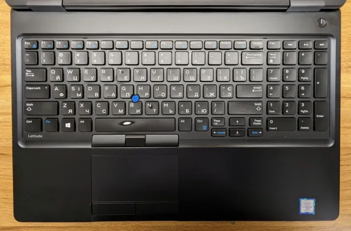 Ноутбук Dell Latitude 5580 / 15.6" (1920x1080) IPS / Intel Core i5-7300U (2 (4) ядра по 2.6 - 3.5 GHz) / 8 GB DDR4 / 256 GB SSD / HD Graphics 620 / WebCam / Win 10 б/в - зображення 3