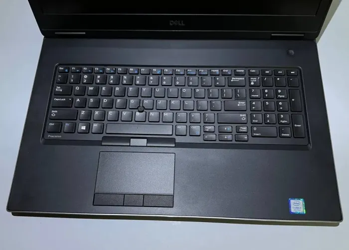 Мобільна робоча станція Dell Precision 7730 / 17.3" (3840x2160) IPS / Intel Core i7-8750H (6 (12) ядер по 2.2 - 4.1 GHz) / 32 GB DDR4 / 512 GB SSD / Radeon Pro WX 7100, 8 GB GDDR5, 256-bit / WebCam / HDMI б/в - зображення 3