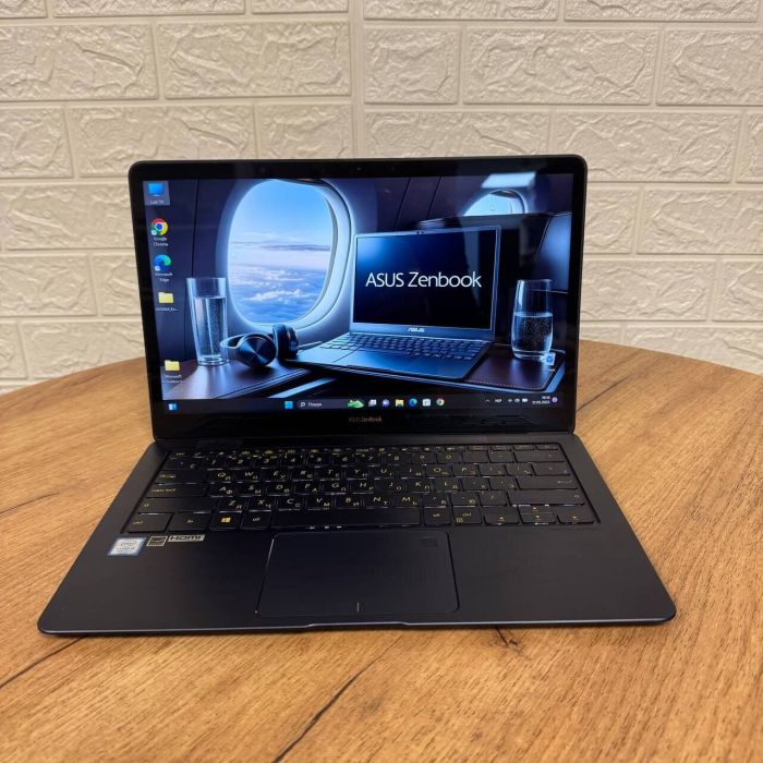 Ультрабук Asus ZenBook 3 Deluxe UX490UAR / 14" (1920x1080) IPS / Intel Core i5-7200U (2 (4) ядра по 2.5 - 3.1 GHz) / 8 GB DDR4 / 512 GB SSD NVMe / Intel UHD Graphics 620 / WebCam б/в - зображення 2