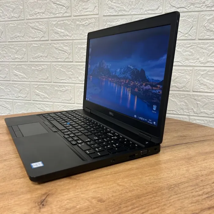 Ультрабук Б-клас Dell Latitude 5591 / 15.6" (1366x768) TN / Intel Core i5-8400H (4 (8) ядра по 2.5 - 4.2 GHz) / 8 GB DDR4 / 256 GB SSD NVMe / Intel UHD Graphics 630 / WebCam б/в - зображення 5