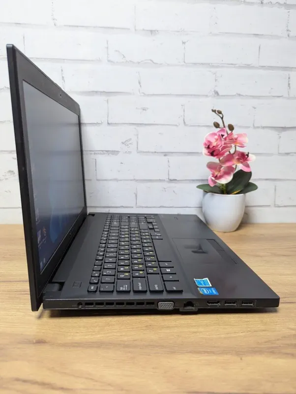 Ноутбук Б-клас Asus Pro PU551L / 15.6" (1366x768) TN / Intel Core i5-4210U (2 (4) ядра по 1.7 - 2.7 GHz) / 8 GB DDR3 / 360 GB SSD / nVidia GeForce 820M, 1 GB GDDR3, 64-bit / WebCam / DVD-ROM б/в - зображення 3