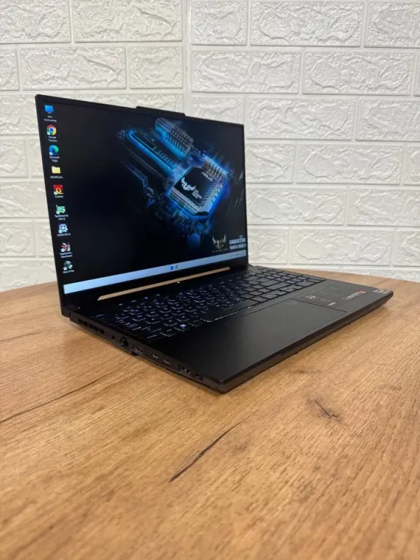 Ігровий ноутбук Asus TUF Gaming Advantage A16 FA617NS / 16" (1920x1200) IPS / AMD Ryzen 7 7735HS (8 (16) ядер по 3.2 - 4.75 GHz) / 16 GB DDR5 / 512 GB SSD / AMD Radeon RX 7600S, 8 GB GDDR6, 128-bit / WebCam б/в - зображення 4