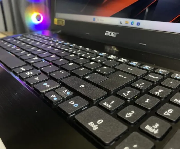 Ноутбук Acer Aspire E15 / 15.6" (1920x1080) TN / Intel Core i5-6200U (2 (4) ядра по 2.3 - 2.8 GHz) / 8 GB DDR4 / 120 GB SSD + 1000 GB HDD / nVidia GeForce GTX 950, 2 GB GDDR5, 128-bit / WebCam / DVD-ROM б/в - зображення 5