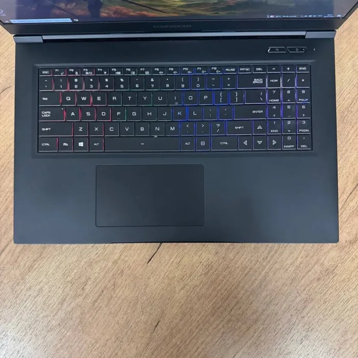 Ігровий ноутбук Maingear Element MG-ELMT002-2070S / 17.3" (1920x1080) IPS / Intel Core i7-10875H (8 (16) ядер по 2.3 - 5.1 GHz) / 16 GB DDR4 / 512 GB SSD / nVidia GeForce RTX 2070 Super, 8 GB GDDR6, 256-bit / WebCam б/в - зображення 7