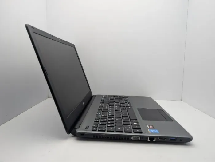 Ноутбук Acer Aspire E1-572G / 15.6" (1366x768) TN / Intel Core i5-4200U (2 (4) ядра по 1.6 - 2.6 GHz) / 8 GB DDR3 / 500 GB HDD / Intel HD Graphics 4400 / WebCam / DVD-ROM б/в - зображення 4