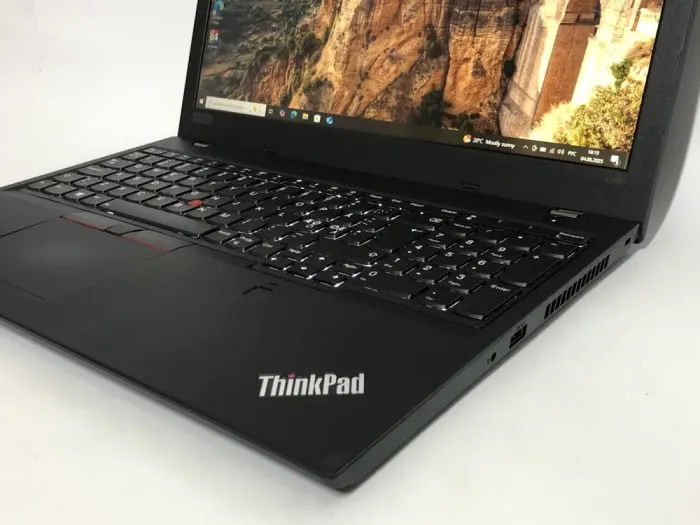 Ноутбук Б-клас Lenovo ThinkPad L580 / 15.6" (1920x1080) IPS / Intel Core i5-8250U (4 (8) ядра по 1.6 - 3.4 GHz) / 8 GB DDR4 / 256 GB SSD / Intel UHD Grphics 620 / WebCam / Win 10 Pro б/в - зображення 9