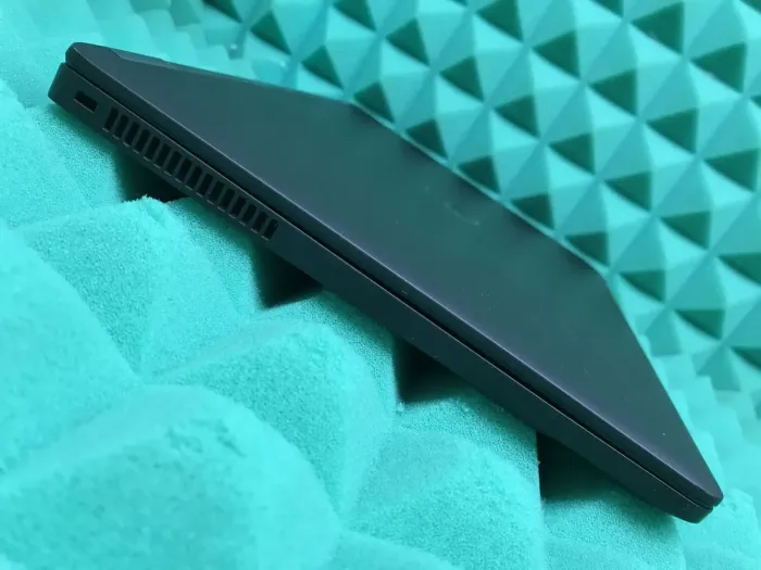 Ультрабук Б-клас Dell Latitude E7470 / 14" (1920x1080) IPS / Intel Core i7-6600U (2 (4) ядра по 2.6 - 3.4 GHz) / 8 GB DDR4 / 256 GB SSD / Intel HD Graphics 520 / WebCam / HDMI / Windows 10 б/в - зображення 6