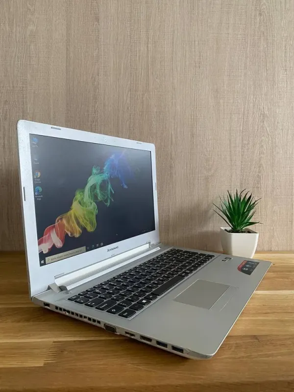 Ноутбук Б-клас Lenovo IdeaPad 500-15 / 15.6" (1366x768) TN / AMD FX-8800P (4 ядра по 2.1 - 3.4 GHz) / 12 GB DDR3 / 128 GB SSD / AMD Radeon R5 M430, 4 GB GDDR3, 64-bit / WebCam / HDMI б/в - зображення 5