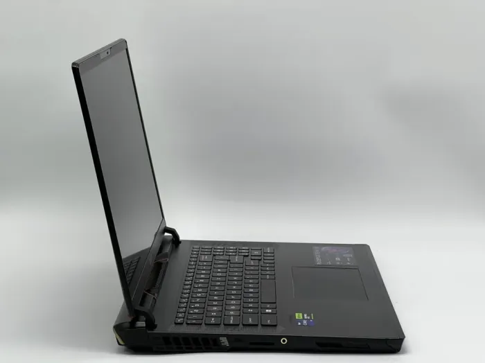 Ігровий ноутбук Б-клас MSI Raider GE78HX 13VG-020US / 17" (2560x1600) IPS / Intel Core i9-13950HX (24 (32) ядра по 2.2 - 5.5 GHz) / 32 GB DDR5 / 960 GB SSD / nVidia GeForce RTX 4070, 8 GB GDDR6, 128-bit / WebCam б/в - зображення 6