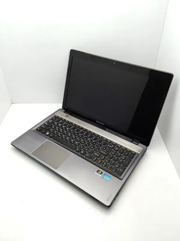 Ноутбук Lenovo Z580 / 15" (1366x768) TN / Intel Core i3-3110M (2 (4) ядра по 2.4 GHz) / 6 GB DDR3 / 640 GB HDD / nVidia GeForce GT 630, 1 GB DDR3, 128-bit / WebCam б/в - зображення 4