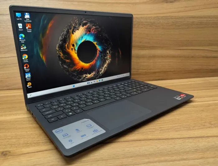 Ультрабук Dell Inspiron 15 3535 / 15.6" (1920x1080) IPS / AMD Ryzen 7 7730U (8 (16) ядер по 2.0 - 4.5 GHz) / 16 GB DDR4 / 512 GB SSD / AMD Radeon RX Vega 8 / WebCam / Windows 11 б/в - зображення 4