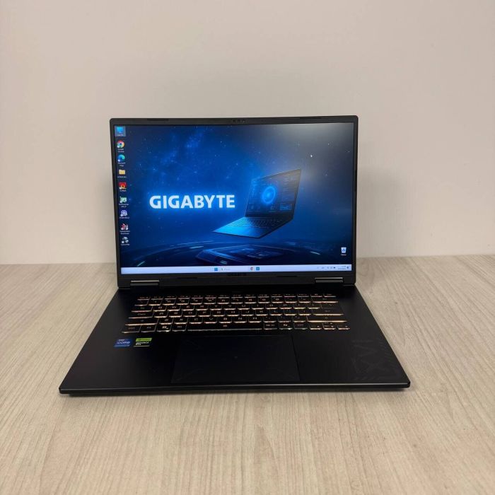 Ігровий ноутбук Gigabyte Gaming A16 CVH / 16" (2560x1600) IPS / Intel Core i7-13620H (10 (16) ядер по 2,4 - 4,9 ГГц) / 32 ГБ DDR5 / 1000 ГБ SSD NVMe / nVidia GeForce RTX 5060, 8 ГБ GDDR7, 128-біт / Веб-камера б/в - зображення 2