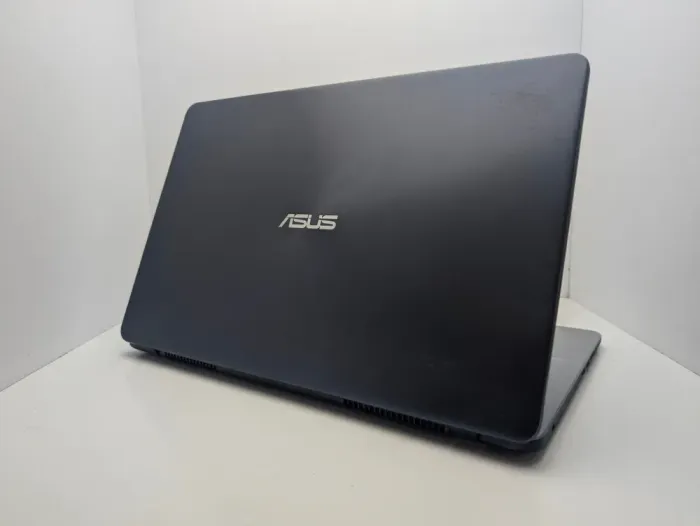 Ноутбук Asus VivoBook F705Q / 17.3" (1600x900) TN / AMD A10-9620P (4 ядра по 2.5 - 3.4 GHz) / 8 GB DDR3 / 240 GB SSD / AMD Radeon R5 Graphics / WebCam б/в - зображення 8