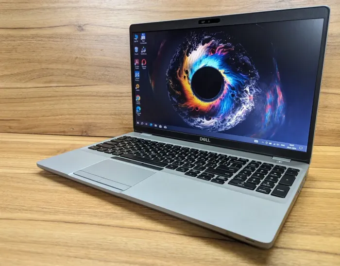 Ноутбук Dell Latitude 5511 / 15.6" (1366x768) TN / Intel Core i5-10300H (4 (8) ядра по 2.5 - 4.5 GHz) / 8 GB DDR4 / 512 GB SSD / Intel UHD Graphics / WebCam / Windows 10 б/в - зображення 3