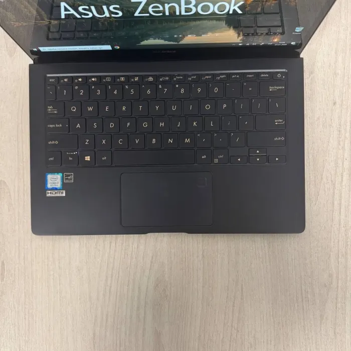 Ультрабук Б-клас Asus ZenBook UX391F / 13.3" (3840x2160) IPS Touch / Intel Core i7-8565U (4 (8) ядра по 1.8 - 4.6 GHz) / 16 GB DDR3 / 512 GB SSD / Intel UHD Graphics / WebCam б/в - зображення 3