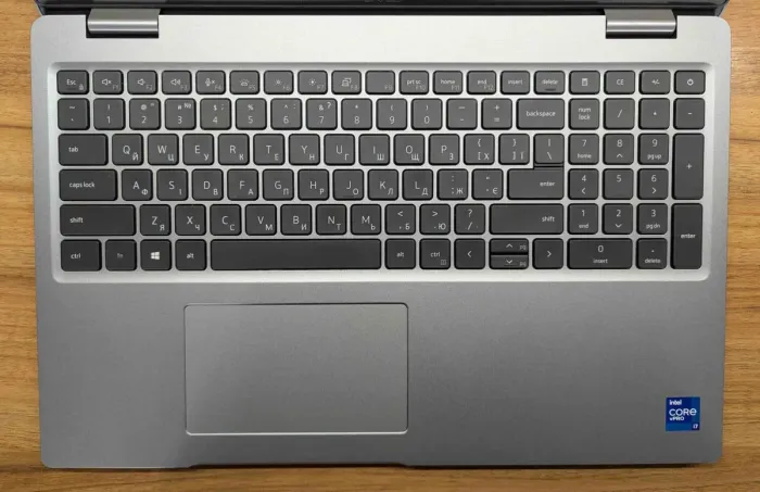 Ноутбук робоча станція Dell Precision 3560 / 15.6" (1920x1080) IPS / Intel Core i7-1185G7 (4 (8) ядра по 3.0 - 4.8 GHz) / 16 GB DDR4 / 512 GB SSD / nVidia T500, 2 GB GDDR6, 64-bit / HDMI / WebCam / Windows 10 б/в - зображення 3