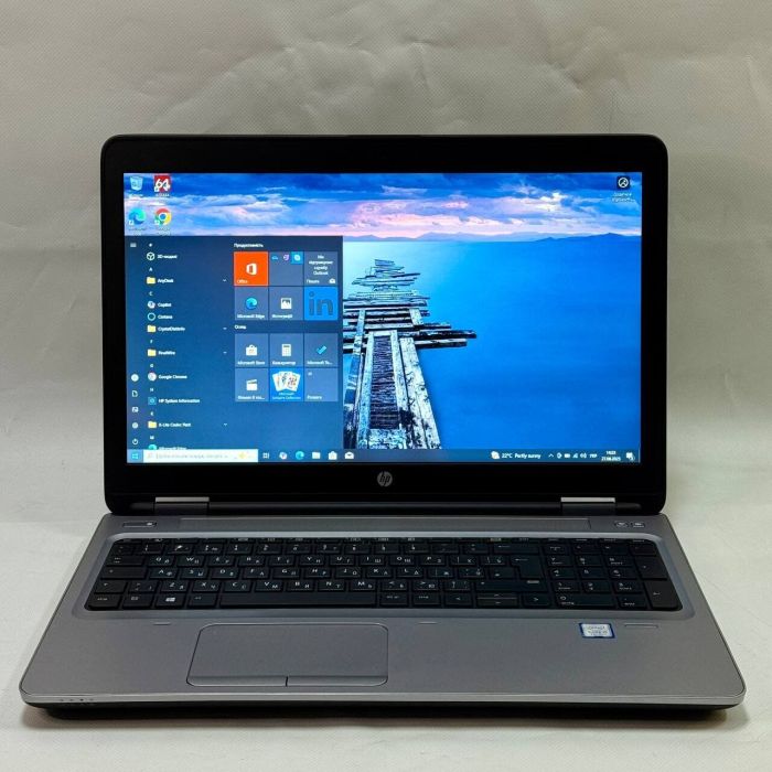 Ноутбук HP ProBook 650 G3 / 15.6" (1920x1080) TN / Intel Core i5-7200U (2 (4) ядра по 2.5 - 3.1 GHz) / 8 GB DDR4 / 256 GB SSD / Intel HD Graphics 620 / WebCam / Windows 10 Pro б/в - зображення 2