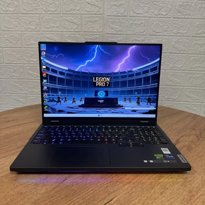 Ігровий ноутбук Lenovo Legion Pro 7 16IRX8H / 16" (2560x1600) IPS / Intel Core i9-13900HX (24 (32) ядра по 3.9 - 5.4 GHz) / 32 GB DDR5 / 1000 GB SSD NVMe / nVidia GeForce RTX 4080, 12 GB GDDR6, 192-bit / WebCam б/в - зображення 2