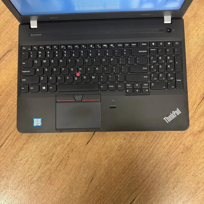 Ноутбук Б-клас Lenovo ThinkPad E560 / 15.6" (1366x768) TN / Intel Core i5-6200U (2 (4) ядра по 2.3 - 2.8 GHz) / 4 GB DDR3 / 128 GB SSD / Intel HD Graphics 520 / WebCam б/в - зображення 7