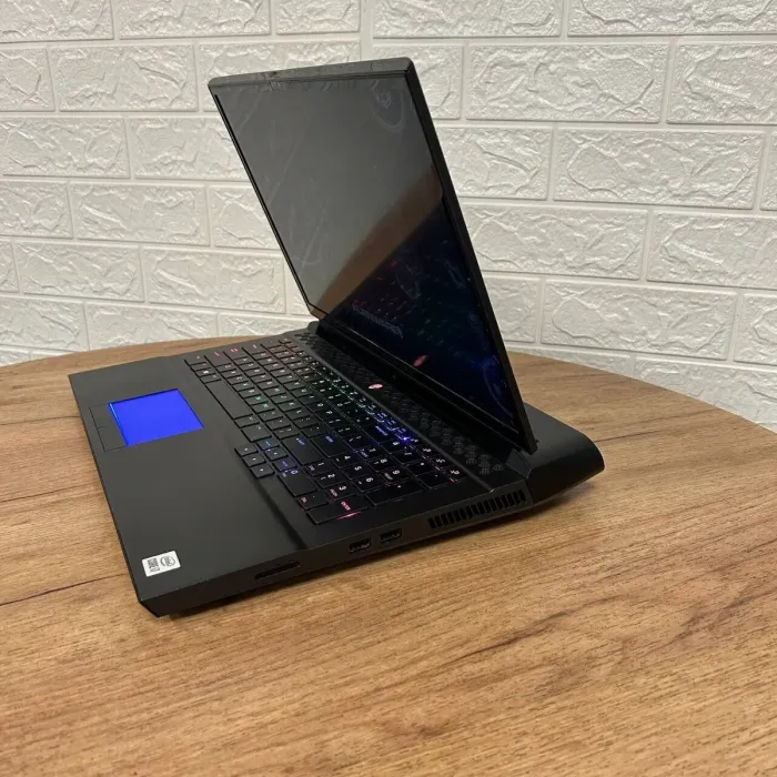 Ігровий ноутбук Dell Alienware Area 51M R2 / 17.3" (1920x1080) IPS / Intel Core i7-10700 (8 (16) ядер по 2.9 - 4.8 GHz) / 16 GB DDR4 / 512 GB SSD / AMD Radeon RX 5700M, 8 GB GDDR6, 256-bit / WebCam б/в - зображення 5