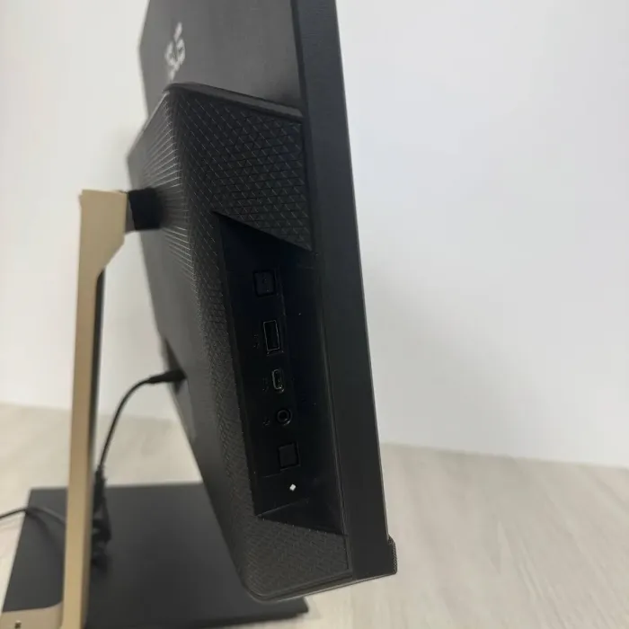 Моноблок Asus Zen AiO F5401WUA / 23,8" (1920x1080) IPS / AMD Ryzen 5 5500U (6 (12) ядер по 2,1 - 4,0 ГГц) / 16 ГБ DDR4 / 512 ГБ SSD / AMD Radeon RX Vega 7 / WebCam б/в - зображення 4