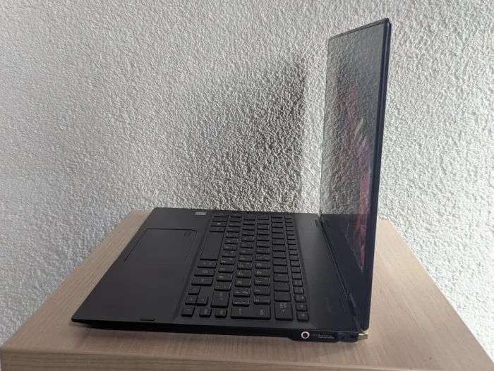 Нетбук Toshiba Portege X20W-E / 12.5" (1920x1080) TN Touch / Intel Core i5-8350U (4 (8) ядра по 1.7 - 3.6 GHz) / 16 GB DDR3 / 128 GB SSD / Intel UHD Graphics 620 / WebCam б/в - зображення 6