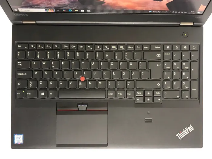 Ноутбук Lenovo ThinkPad L560 / 15.6" (1920x1080) IPS / Intel Core i5-6200U (2 (4) ядра по 2.3 - 2.8 GHz) / 8 GB DDR3 / 256 GB SSD / Intel HD Graphics 520 / WebCam / DVD-ROM / Win 10 Pro б/в - зображення 8