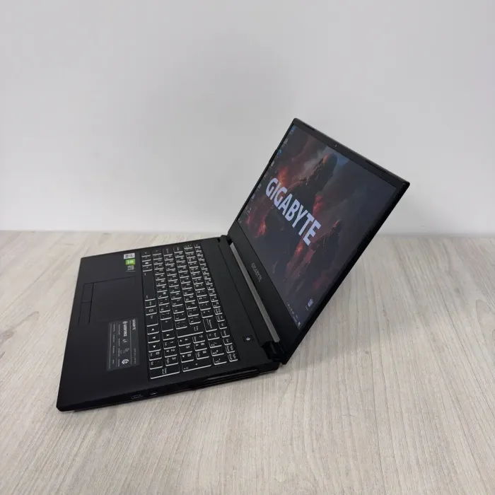 Ігровий ноутбук Б-класу Gigabyte G5 KC / 15,6" (1920x1080) IPS / Intel Core i5-10500H (6 (12) ядер по 2,5 - 4,5 ГГц) / 16 ГБ DDR4 / 512 ГБ SSD NVMe / nVidia GeForce RTX 3060, 6 ГБ GDDR6, 192-біт / WebCam б/в - зображення 5