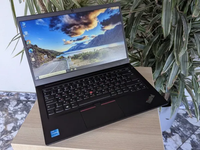 Ультрабук Б-клас Lenovo ThinkPad E14 Gen 2 / 14" (1920x1080) IPS / Intel Core i3-1115G4 (2 (4) ядра по 1.7 - 4.1 GHz) / 16 GB DDR4 / 256 GB SSD M.2 / Intel UHD Graphics / WebCam б/в - зображення 4
