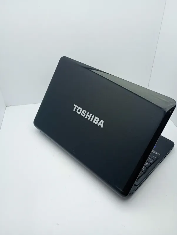Ноутбук Toshiba Satellite L650 / 15.6" (1366x768) TN / Intel Core i3-380M (2 (4) ядра по 2.53 GHz) / 6 GB DDR3 / 750 GB HDD / Intel HD Graphics / WebCam б/в - зображення 8