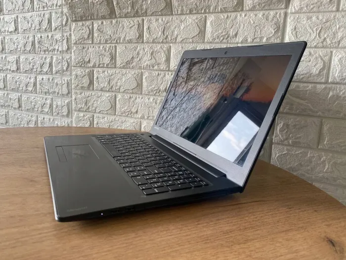 Ноутбук Lenovo IdeaPad 320-15IKB / 15.6" (1366x768) TN / Intel Core i5-7200U (2 (4) ядра по 2.5 - 3.1 GHz) / 8 GB DDR4 / 240 GB SSD / Intel HD Graphics 620 / WebCam / HDMI б/в - зображення 6