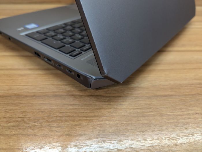 Мобільна робоча станція класу B HP zBook 15 G6 / 15,6" (1920x1080) IPS / Intel Core i7-9750H (6 (12) ядер по 2,6 - 4,5 ГГц) / 16 ГБ DDR4 / 480 ГБ SSD + 256 ГБ SSD / nVidia Quadro T2000, 4 ГБ GDDR5, 128-біт / Веб-камера / Сканер відбитків пальців / Win б/в - зображення 4