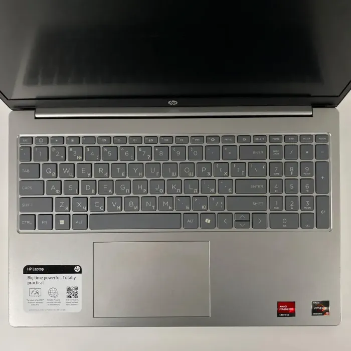 Ультрабук Б-клас HP Laptop 15-fc0102nr / 15.6" (1920x1080) IPS / AMD Ryzen 5 5625U (6 (12) ядер по 2.3 - 4.3 GHz) / 16 GB DDR4 / 256 GB SSD / AMD Radeon Vega 7 Graphics / WebCam / HDMI б/в - зображення 3