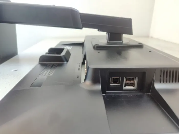 Монітор LG 24EB23PY-B / 24" (1920x1200) IPS / USB-Hub, VGA, DVI, DisplayPort, Audio / Вбудовані колонки 2x 1W / VESA 75x75 б/в - зображення 6