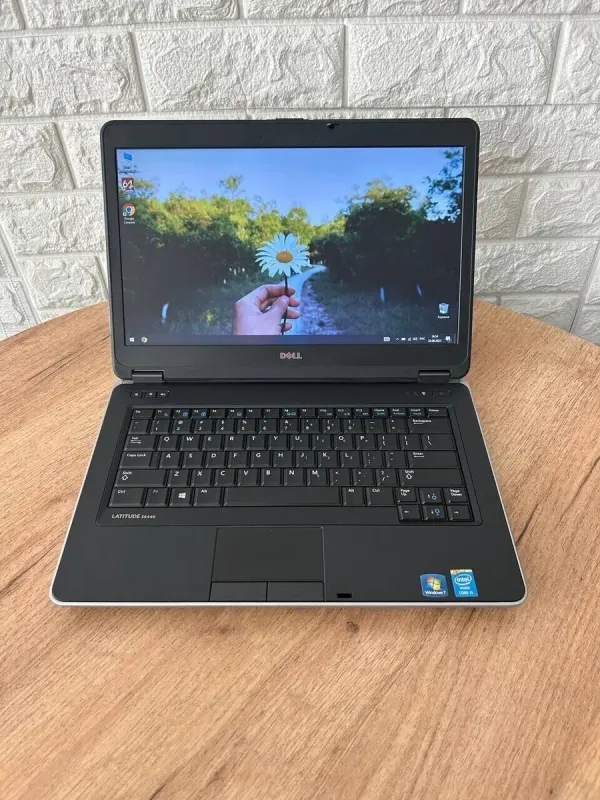 Ноутбук Б-клас Dell Latitude E6440 / 14" (1366x768) TN / Intel Core i5-4310M (2 (4) ядра по 2.7 - 3.4 GHz) / 8 GB DDR3 / 240 GB SSD / Intel HD Graphic 4600 / VGA б/в - зображення 2