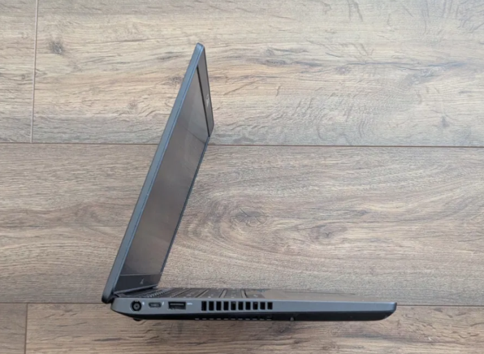 Ноутбук Б-клас Dell Latitude 5401 / 14" (1366x768) TN / Intel Core i5-9300H (4 (8) ядра по 2.4 - 4.1 GHz) / 8 GB DDR4 / 240 GB SSD / Intel UHD Graphics 630 / WebCam б/в - зображення 4