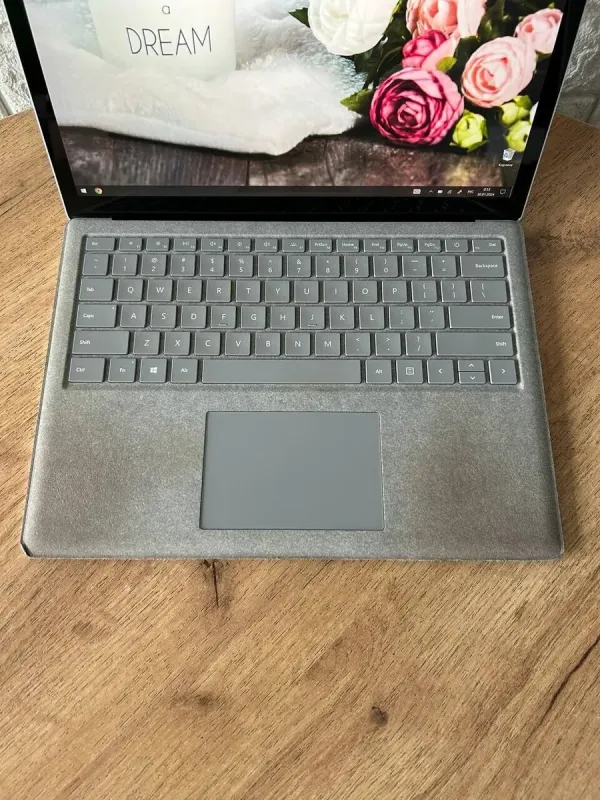 Ультрабук Б-клас Microsoft Surface Laptop / 13.5" (2256x1504) IPS Touch / Intel Core i5-7300U (2 (4) ядра по 2.6 - 3.5 GHz) / 8 GB DDR4 / 256 GB SSD / Intel HD Graphics 620 / WebCam б/в - зображення 7