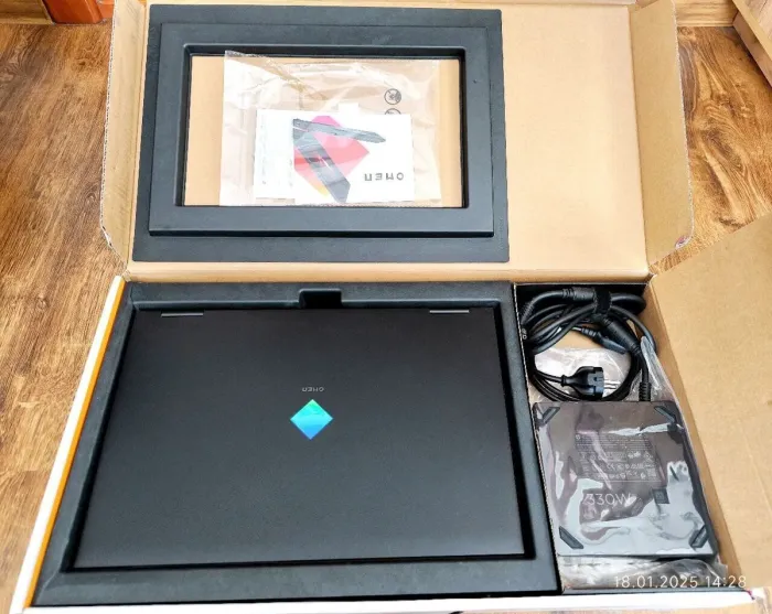 Ігровий ноутбук HP Omen 17-ck0011nl / 17.3" (2560x1440) IPS / Intel Core i7-11800H (8 (16) ядер по 2.3 - 4.6 GHz) / 16 GB DDR4 / 1000 GB SSD M.2 / nVidia GeForce RTX 3060, 6 GB GDDR6, 192-bit / WebCam б/в - зображення 3