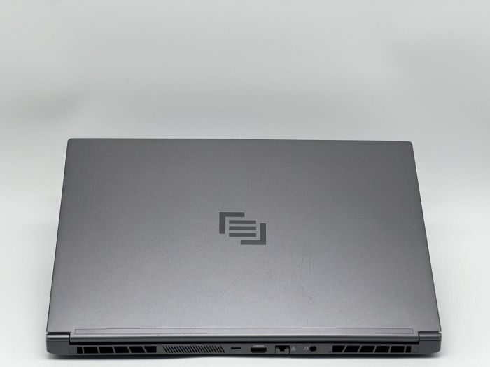 Ігровий ультрабук Б-клас Maingear Vector Pro MG-VCP15l-3070 / 15.6" (1920x1080) IPS / Intel Core i7-11800H (8 (16) ядер по 2.3 - 4.6 GHz) / 32 GB DDR4 / 960 GB SSD / nVidia GeForce RTX 3070, 8 GB GDDR6, 256-bit / WebCam б/в - зображення 6