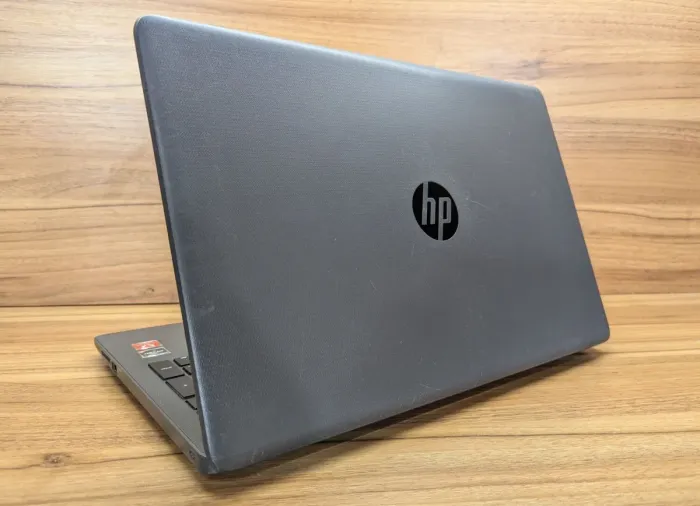 Ноутбук Б-клас HP 255 G7 / 15.6" (1920x1080) IPS / AMD Ryzen 3 2200U (2 (4) ядра по 2.5 - 3.4 GHz) / 8 GB DDR4 / 240 GB SSD / AMD Radeon Vega 6 Graphics / WebCam / Windows 10 б/в - зображення 6