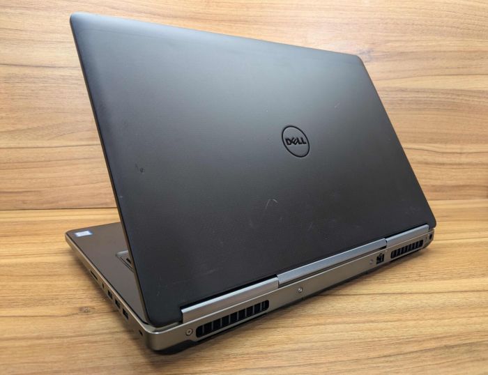 Мобільна робоча станція Dell Precision 7720 / 17.3" (1920x1080) IPS / Intel Core i7-7820HQ (4 (8) ядра по 2.9 - 3.9 GHz) / 32 GB DDR4 / 1000 GB SSD / nVidia Quadro P4000, 8 GB GDDR5, 256-bit / WebCam / Windows 10 б/в - зображення 7