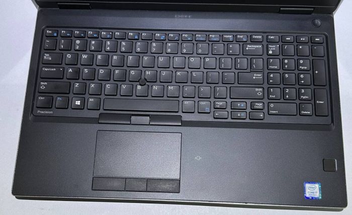 Мобільна робоча станція Б-клас Dell Precision 7530 / 15.6" (1920x1080) TN / Intel Core i7-8850H (6 (12) ядер по 2.6 - 4.3 GHz) / 32 GB DDR4 / 512 GB SSD / nVidia Quadro P2000, 4 GB GDDR5, 128-bit / WebCam / Win 11 Pro б/в - зображення 7