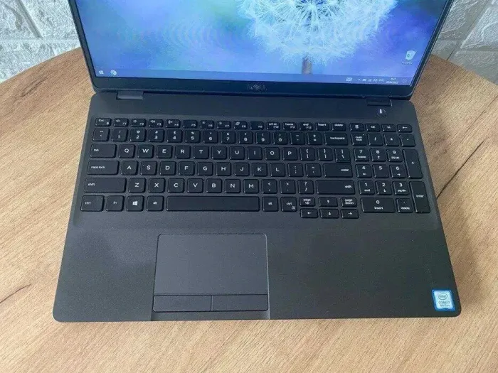 Ноутбук Б-класс Dell Latitude 5500 / 15.6" (1366x768) TN / Intel Core i7-8665U (4 (8) ядра по 1.9 - 4.8 GHz) / 8 GB DDR4 / 256 GB SSD M.2 / Intel UHD Graphics / WebCam / HDMI  б/в - зображення 3